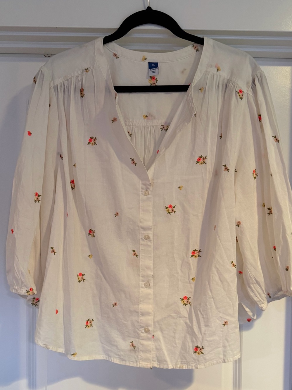 Old Navy White Floral Embroidered Button-Up Blouse